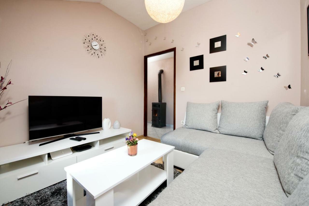 Lola Apartment Veprinac Exterior photo